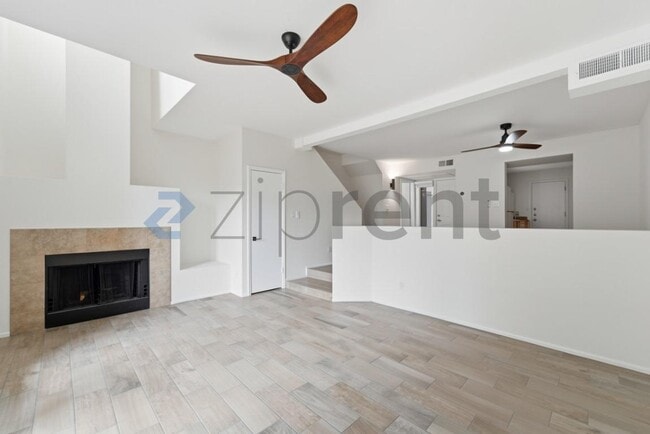 Building Photo - Unit Unit 1018