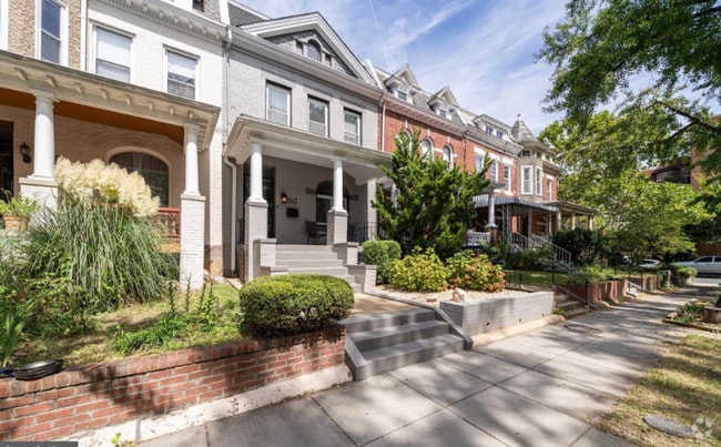 Building Photo - 1343 Meridian Pl NW Rental