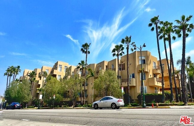 Building Photo - 4100 Wilshire Blvd Unit 207