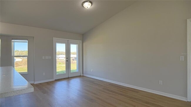 Photo - 110 E Dupont Ter