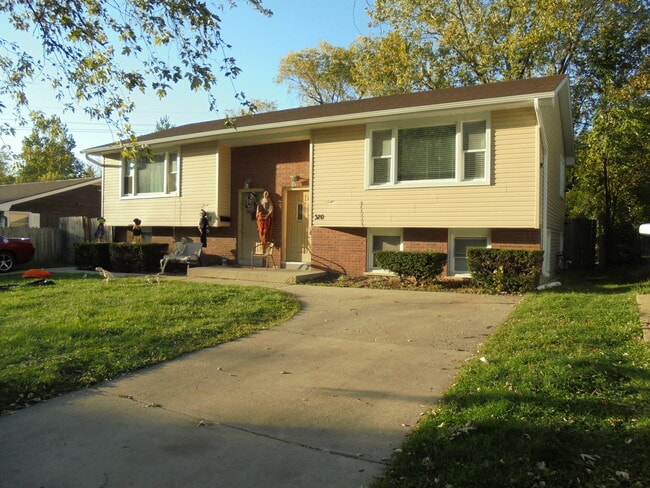 Building Photo - 320 Pine Ave Rental