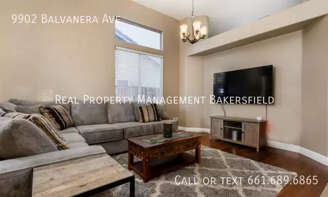 Photo - 9902 Balvanera Ave