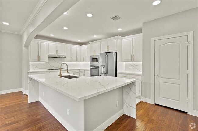 Building Photo - 1518 Bingham St Unit B Rental