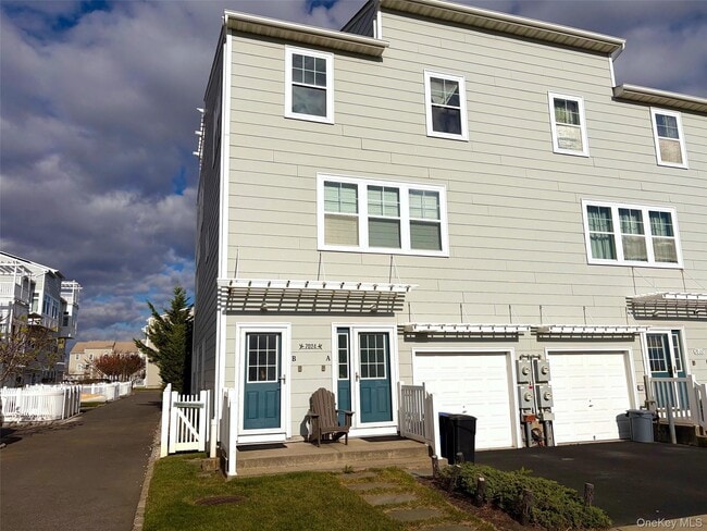 Building Photo - 70-24 Sandy Dune Way Unit B