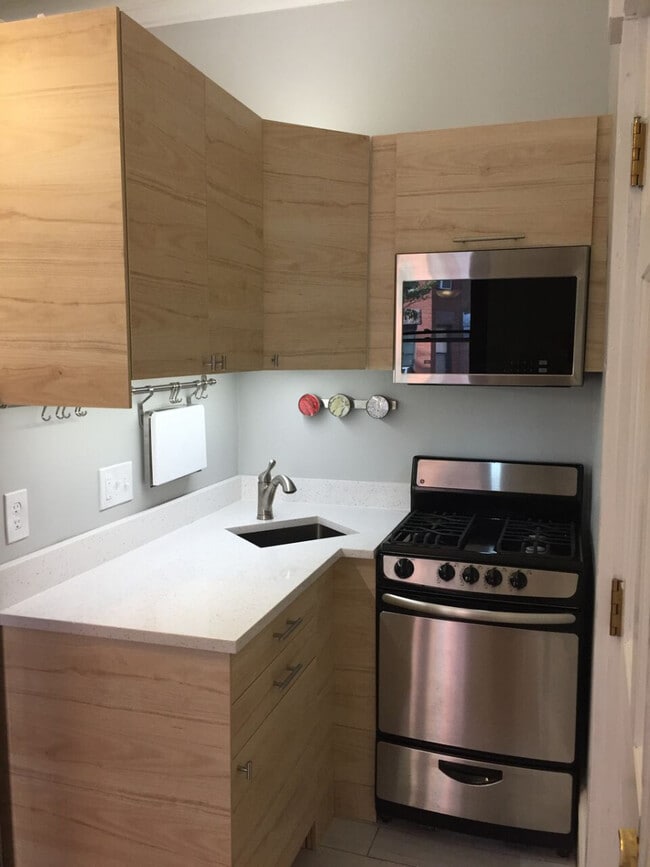 Building Photo - 14 Symphony Rd Unit 2