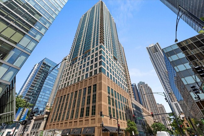 Building Photo - 2 E Erie St Rental