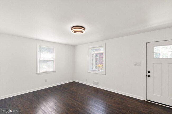 Photo - 8723 Lackawanna Ave