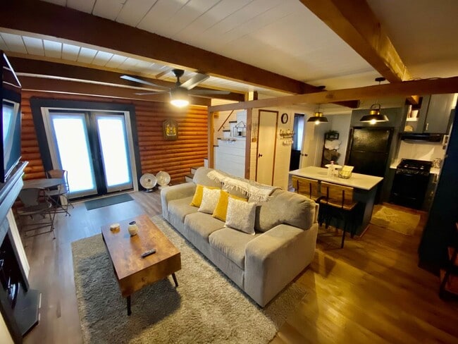 Photo - Lovely 3BD cabin style furnished home avai...