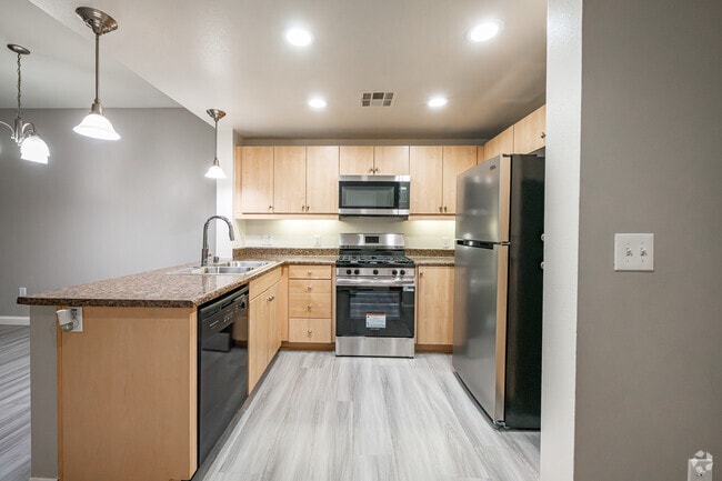 1BR, 1BA - 762SF - Kitchen - Metro 102 Apartments