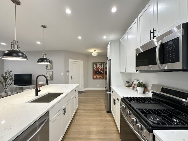 Photo - 2641 W Carmen Ave Unidad 2