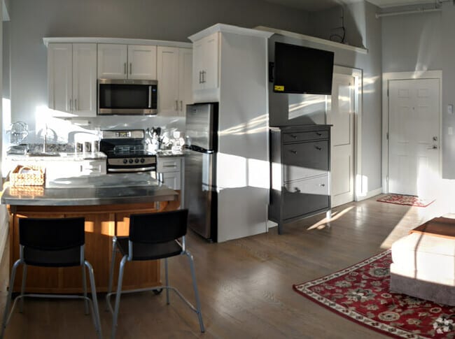 Building Photo - 10 Exchange St Unit 303 Rental