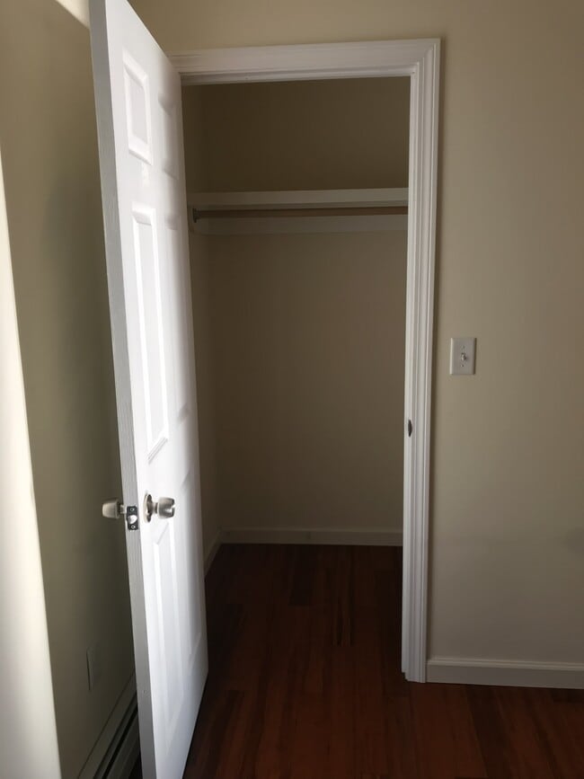 Armario 1 - 96 Hogsback Dr