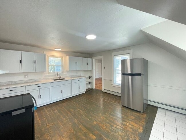 Building Photo - 359 Nashua St Unit 2 Rental