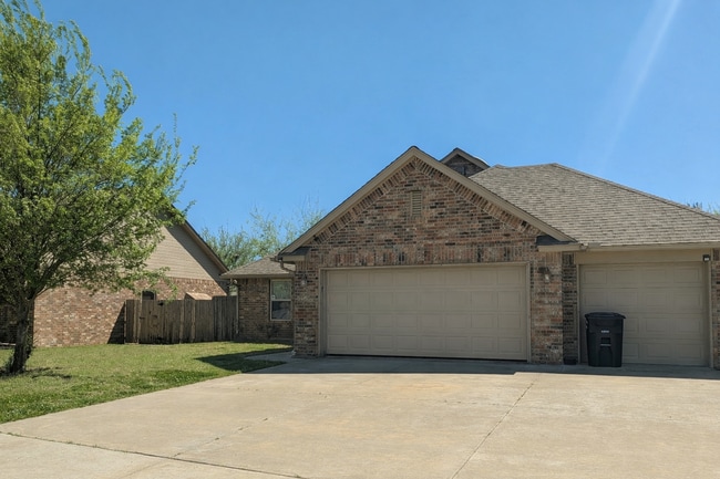 Photo - Comfort, Space & Flexibility – 3 Bed Home in Moore School District