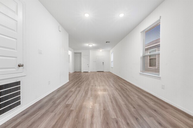 Photo - 16639 Spirit St