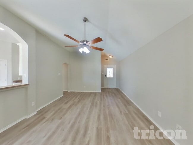 Photo - 113 Galloping Trail