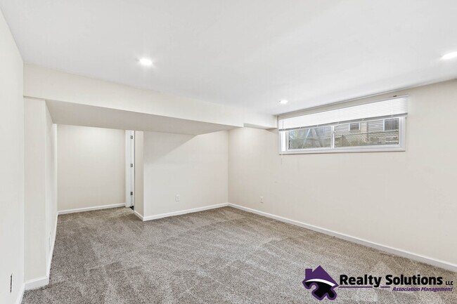 Photo - 721 Tacoma Blvd