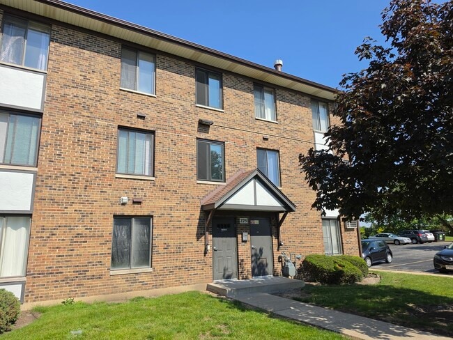 Building Photo - 225 S Gregory St Unit 10