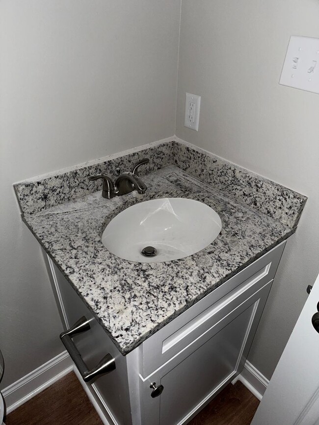 Photo - 4 bedrooms 2 baths - Brand New Inside