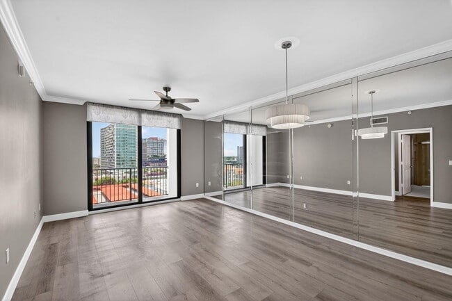 Building Photo - 651 Okeechobee Blvd Unit 1008
