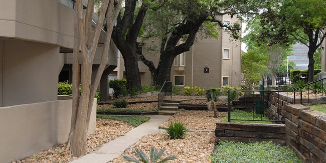 4000 HORIZON HILL APARTMENTS