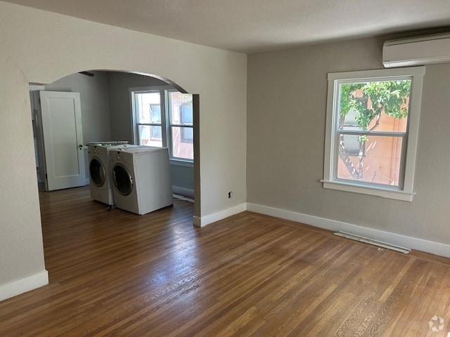 Building Photo - 910 35th St Rental