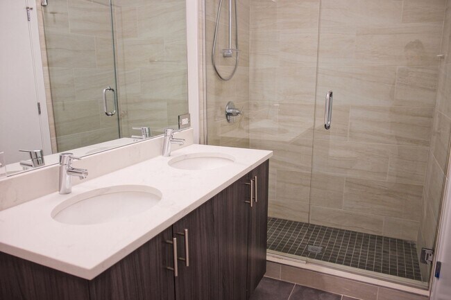 Photo - 1509 N Western Ave