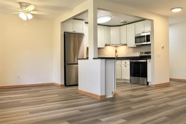 Photo - Royal Arms Apartments