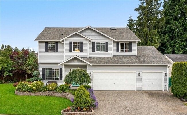 Building Photo - A Gorgeous Home with 4 Bed and 2.5 Bath
