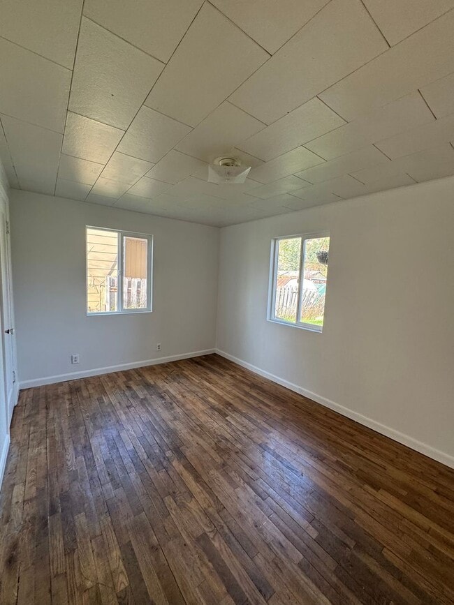 Photo - Myrtle Creek 2-Bedroom Home with Garage