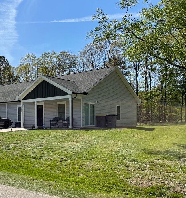 Building Photo - Irene Avenue, Duplex Rental