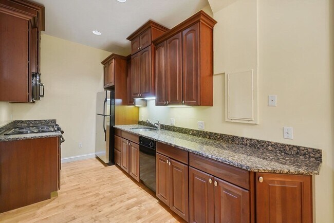 Photo - 66 Waltham St Unit 41