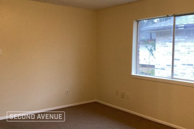 Photo - 16339 Maplemont Dr