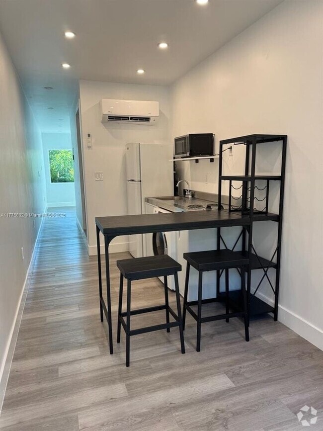 Building Photo - 5800 SW 122nd Ave Unit A-A Rental