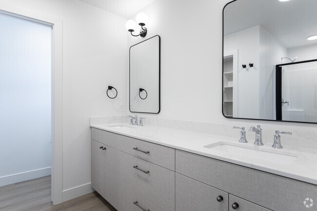 3BR, 2.5BA - 1,395SF - Primary Bathroom