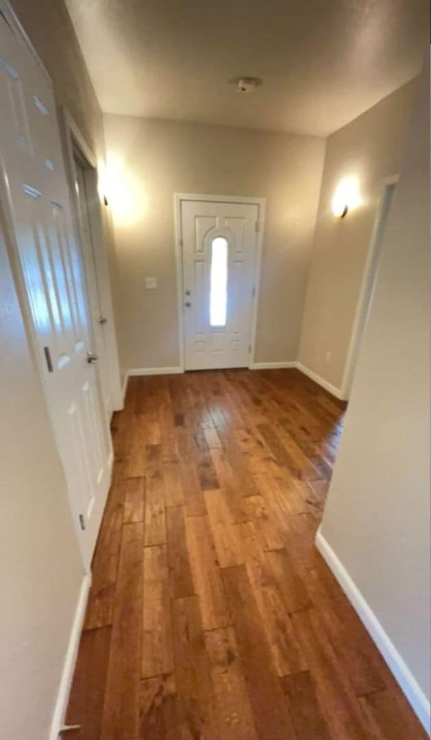 Photo - 3 bed 2 bath with Garage, Yard & Laundry