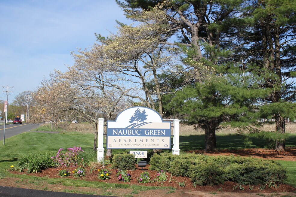 Naubuc Green Apartments