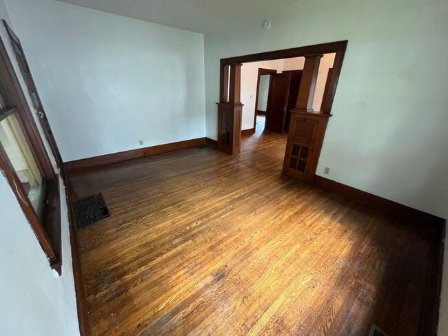 Photo - 2 Bedroom 1 Bath on Campus- 3 people can occupy!