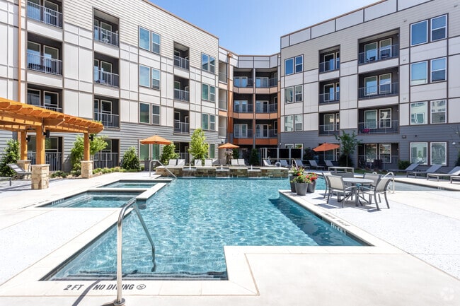 Piscina - Skyline Trinity