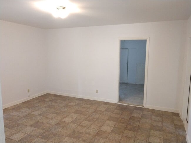 Photo - 2228 Yew St