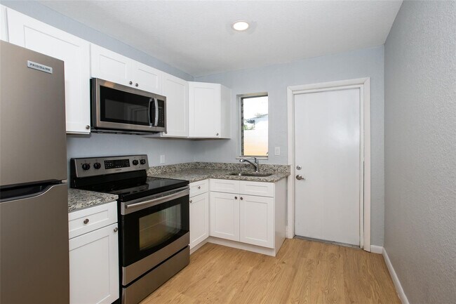 Photo - 1135 NW 6th Ave