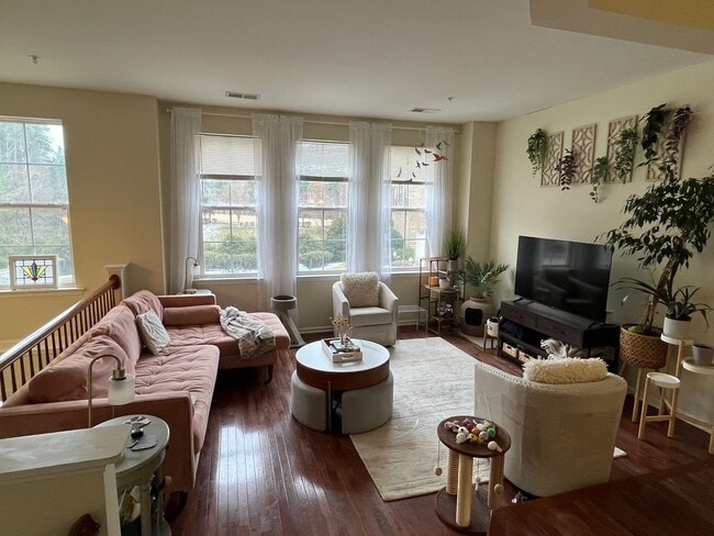 Building Photo - Lease-Takeover with Option for 12-month renewal!