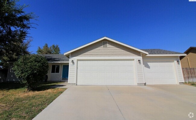Building Photo - 3 bed, 2 bath Rambler w/ an Office in West... Rental