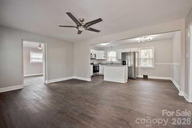 Photo - 1404 Nottingham Rd