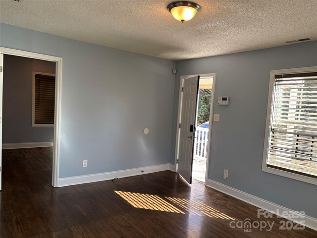 Photo - 3512 Jonquil St