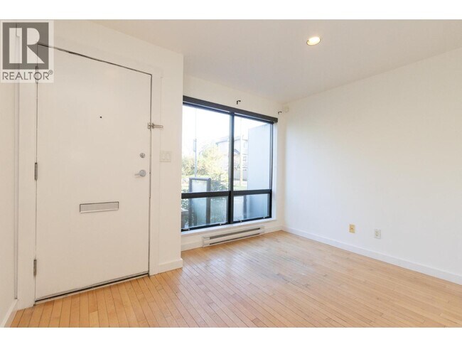 Photo - 682 W 16th Ave