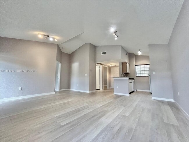 Building Photo - 2811 N Oakland Forest Dr Unit 306