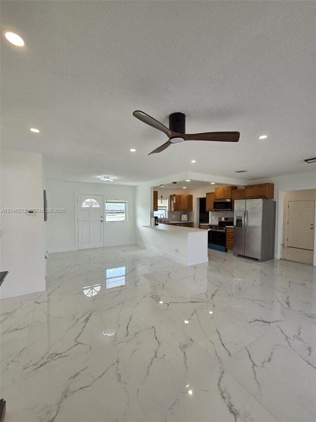 Photo - 305 SE Airoso Blvd