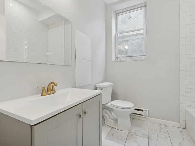 Building Photo - 1211 W Cambria St