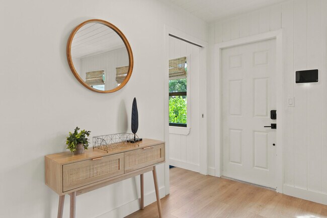 Photo - 721 Dobbins St